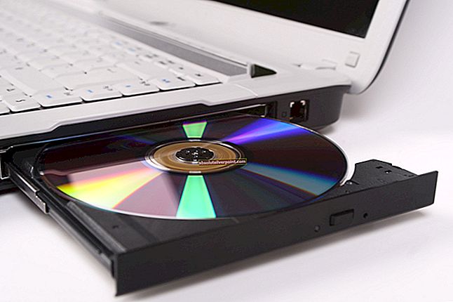 NUSTATYTI: „DVD“ įrenginys neskaito diskų sistemoje „Windows 10“